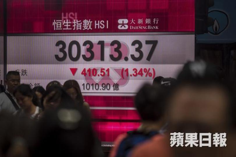 ■港股昨挫逾400點。方家遠攝 ■港股昨挫逾400點。方家遠攝