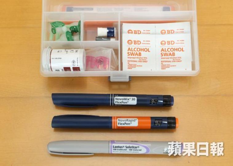 ■筆者曾遇上剛確診糖尿病的青年,病情未穩定卻欲立即離院外遊,幾經勸喻才令他留院繼續療程;圖為胰島素注射工具盒。 ■筆者曾遇上剛確診糖尿病的青年,病情未穩定卻欲立即離院外遊,幾經勸喻才令他留院繼續療程;圖為胰島素注射工具盒。