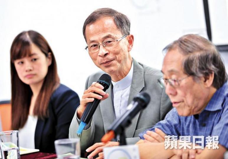 ■曾鈺成(中)指用《收地條例》收回的土地只能興建公屋。王心義攝 ■曾鈺成(中)指用《收地條例》收回的土地只能興建公屋。王心義攝