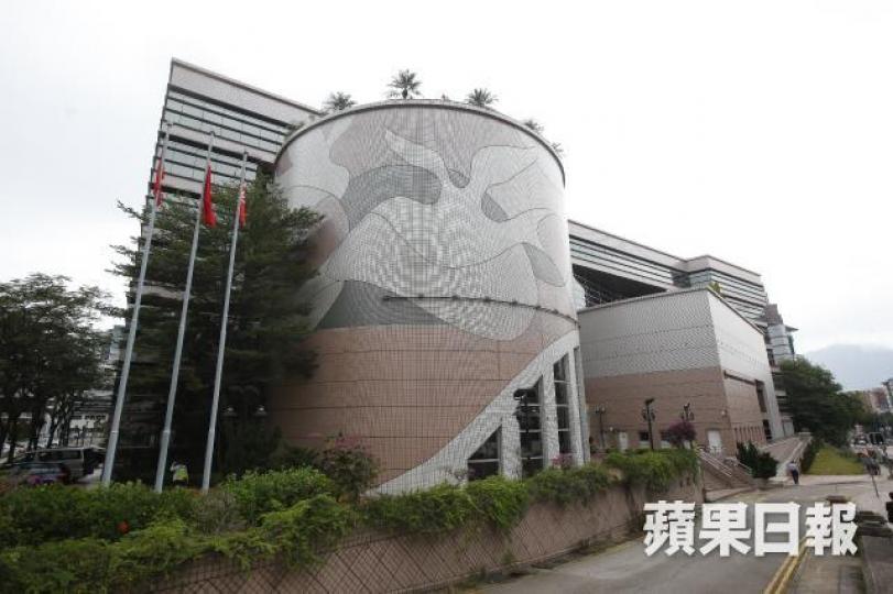 ■醫院管理局9月起將陸續於自助收費亭加入手機付款功能,以便病人以電子方式付款。資料圖片 ■醫院管理局9月起將陸續於自助收費亭加入手機付款功能,以便病人以電子方式付款。資料圖片