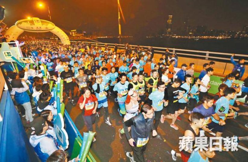 ■有女士因左腳劇痛退出半馬比賽,其後確診過勞性骨折;圖為渣馬比賽。資料圖片 ■有女士因左腳劇痛退出半馬比賽,其後確診過勞性骨折;圖為渣馬比賽。資料圖片