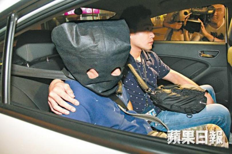 ■的士司機涉嫌盜走乘客110萬被捕。黎家駒攝 ■的士司機涉嫌盜走乘客110萬被捕。黎家駒攝