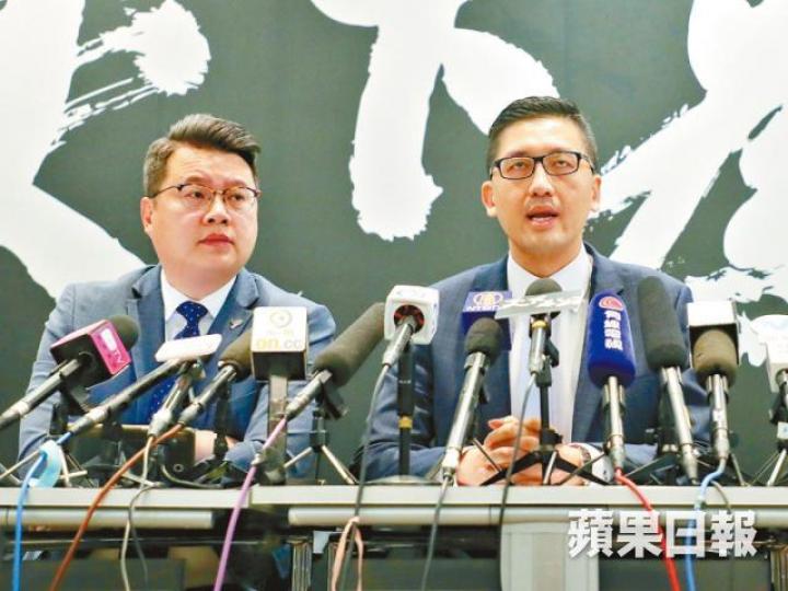 ■尹兆堅(左)及林卓廷(右)為天下為公發起人,希望眾籌追究梁振英UGL的涉貪案。資料圖片梁振英 ■尹兆堅(左)及林卓廷(右)為天下為公發起人,希望眾籌追究梁振英UGL的涉貪案。資料圖片梁振英