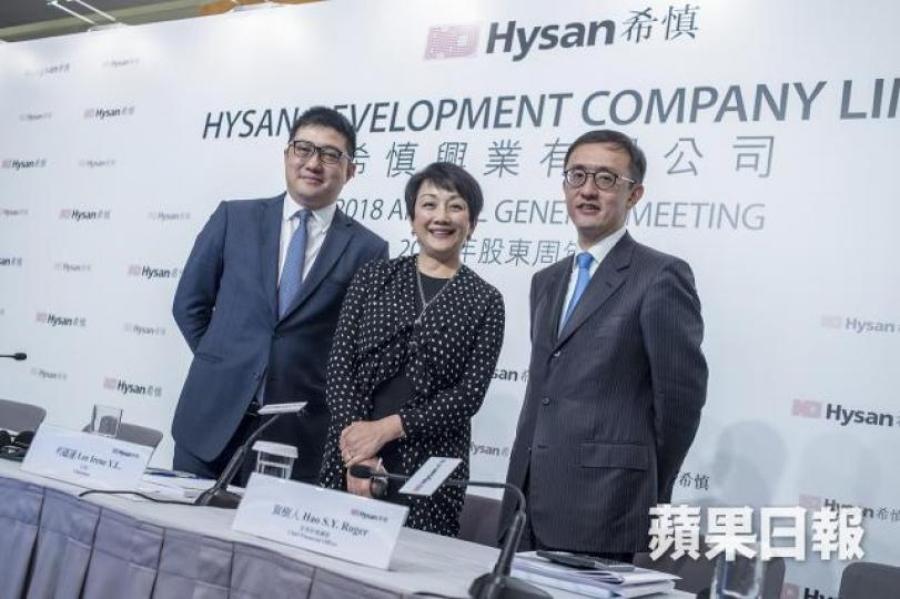 ■希慎主席利蘊蓮(中)對香港零售維持審慎看法。方家遠攝 ■希慎主席利蘊蓮(中)對香港零售維持審慎看法。方家遠攝
