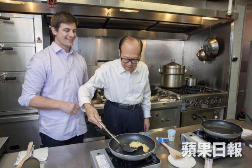 ■李嘉誠有份投資人造食品。 ■李嘉誠有份投資人造食品。