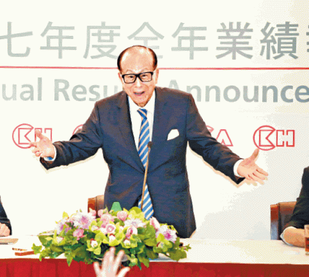 ■李嘉誠今日最後一次以主席身份主持長和系股東會。資料圖片 ■李嘉誠今日最後一次以主席身份主持長和系股東會。資料圖片