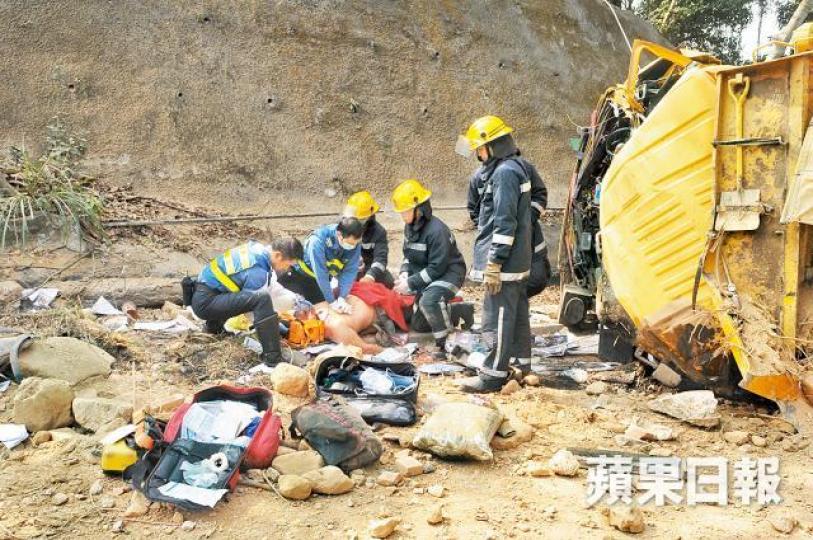 ■運輸公司東主2009年乘坐被告駕駛的泥頭車遇意外身亡。被告簡志輝 ■運輸公司東主2009年乘坐被告駕駛的泥頭車遇意外身亡。被告簡志輝