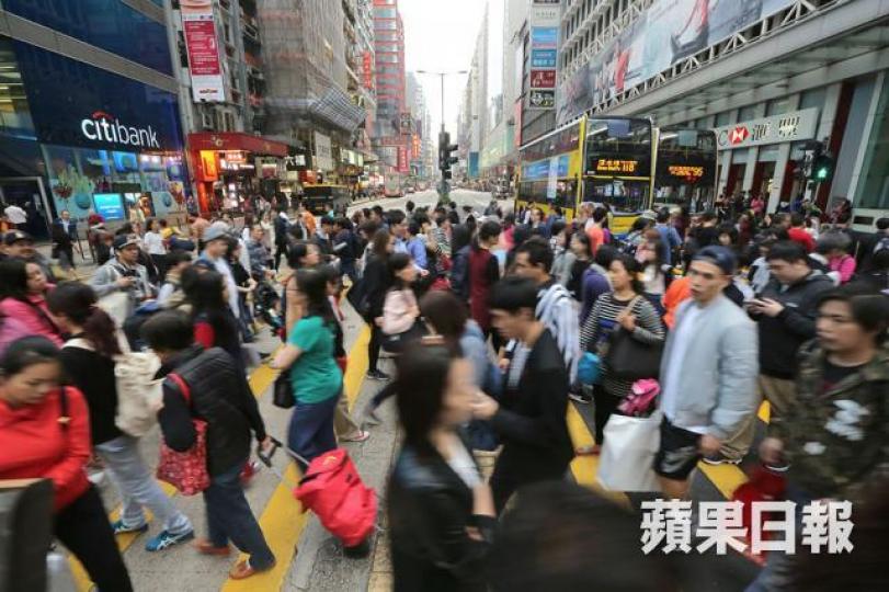 ■學者倡打工仔要衡量強積金表現,不值為「慳少少」而綁死供款。資料圖片 ■學者倡打工仔要衡量強積金表現,不值為「慳少少」而綁死供款。資料圖片