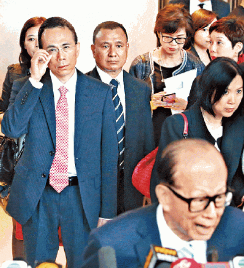 ■李嘉誠正式退休,市場關注其長子李澤鉅接棒後集團前景。 ■李嘉誠正式退休,市場關注其長子李澤鉅接棒後集團前景。