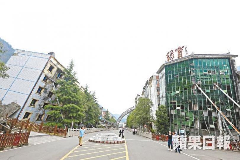 ■北川地震遺址保持着當年原貌,免費向遊客開放。王子俊攝■遊客在地震博物館看到破爛不堪建築物,深感震撼。王子俊攝 ■北川地震遺址保持着當年原貌,免費向遊客開放。王子俊攝■遊客在地震博物館看到破爛不堪建築物,深感震撼。王子俊攝
