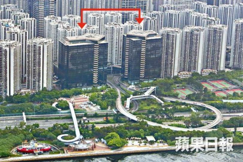 ■太古地產正商討出售鰂魚涌收租物業太古城中心第三座及第四座(箭嘴示)權益。資料圖片 ■太古地產正商討出售鰂魚涌收租物業太古城中心第三座及第四座(箭嘴示)權益。資料圖片