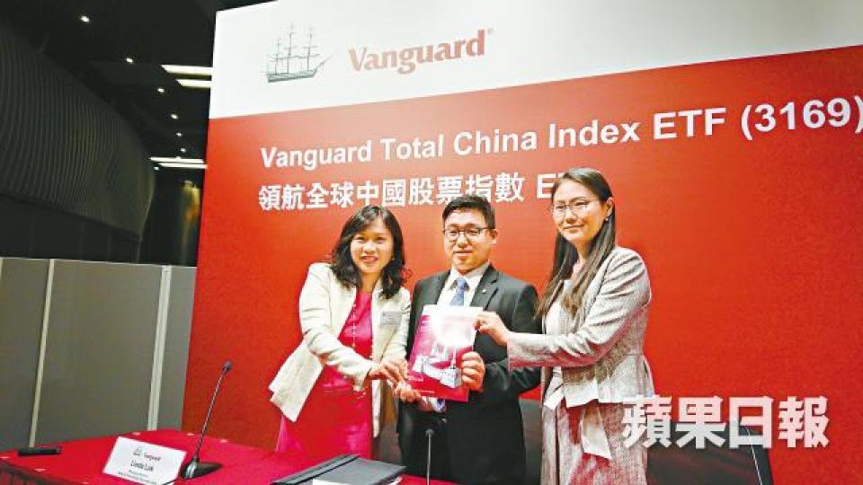 ■左起為領航亞洲零售及中介業務董事總經理陸穎詩、亞洲區投資產品研發主管梅浩鋒及董事總經理兼亞太區首席經濟學家王黔。 ■左起為領航亞洲零售及中介業務董事總經理陸穎詩、亞洲區投資產品研發主管梅浩鋒及董事總經理兼亞太區首席經濟學家王黔。