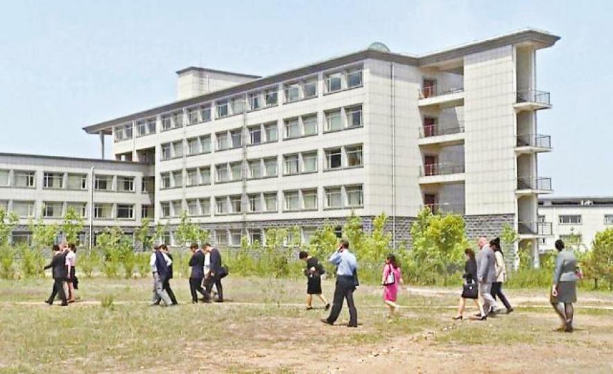■平壤科技大學歡迎該校兩名學者獲釋。 ■平壤科技大學歡迎該校兩名學者獲釋。
