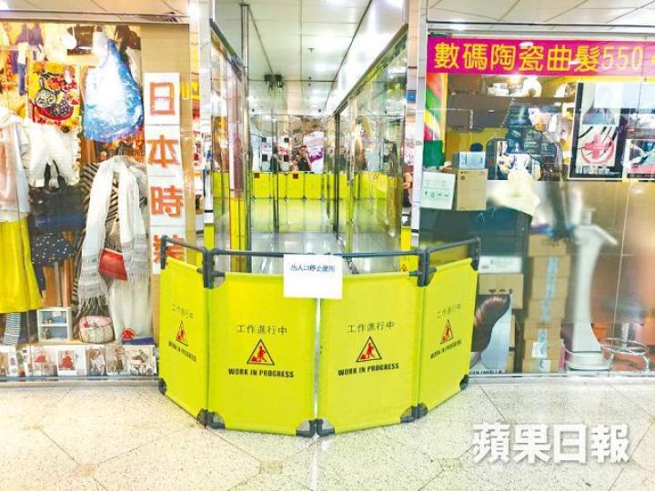■巴黎閣的升降機昨被圍封。 ■巴黎閣的升降機昨被圍封。