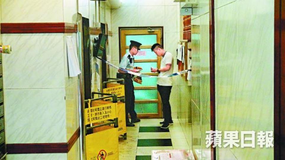 ■警方到出事現場調查。 ■警方到出事現場調查。