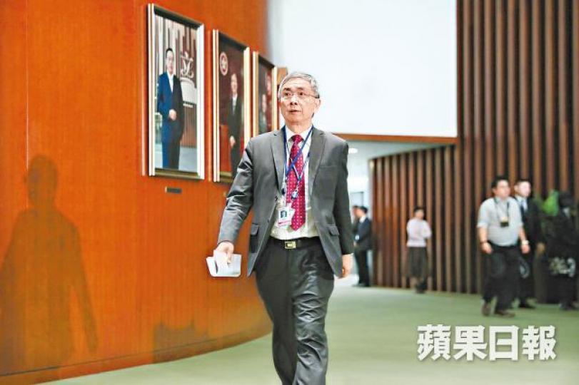 ■由劉怡翔領導的財庫局耍官腔回應議員提問。