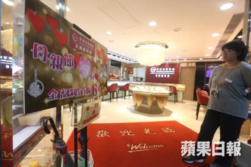 ■每逢母親節都出現鋪天蓋地的商業促銷。王子俊攝 ■每逢母親節都出現鋪天蓋地的商業促銷。王子俊攝