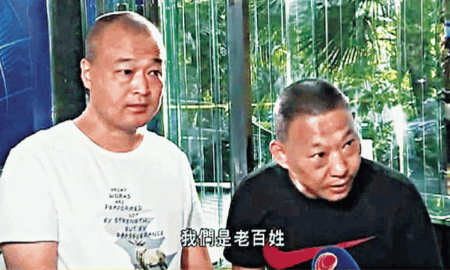 ■兩名打人的男子道歉時自稱是老百姓。有線新聞畫面 ■兩名打人的男子道歉時自稱是老百姓。有線新聞畫面