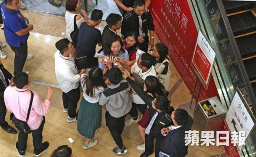 ■地產代理趨向專業化,但一般人根深柢固的印象需要較長時間改變。 資料圖片 ■地產代理趨向專業化,但一般人根深柢固的印象需要較長時間改變。 資料圖片