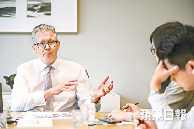 ■天達Philip Saunders建議投資者可趁大市弱勢時吸納股份。方家遠攝 ■天達Philip Saunders建議投資者可趁大市弱勢時吸納股份。方家遠攝