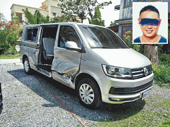 ■涉事福士右邊車身嚴重損毀,租車自駕遊的姓鄧港男(小圖)被指走數拒全額賠償。互聯網■姓鄧港男當日在宜蘭礁溪自炒,車身側門甩脫掛在欄邊。互聯網■涉事男子家人拒回應記者提問,稱已交由律師處理。張家豪攝 ■涉事福士右邊車身嚴重損毀,租車自駕遊的姓鄧港男(小圖)被指走數拒全額賠償。互聯網■姓鄧港男當日在宜蘭礁溪自炒,車身側門甩脫掛在欄邊。互聯網■涉事男子家人拒回應記者提問,稱已交由律師處理。張家豪攝