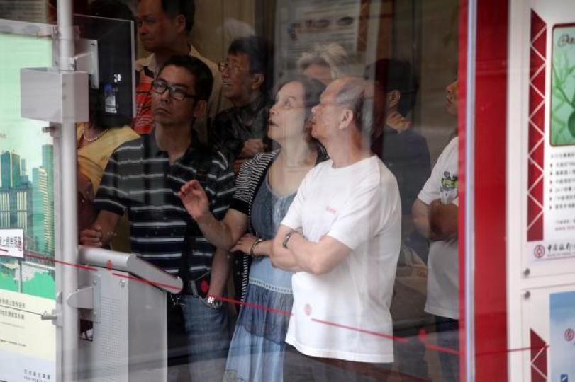 ■企業若因為同股不同權而估值存折讓,須以較低價招股,對散戶是一件美事。資料圖片 ■企業若因為同股不同權而估值存折讓,須以較低價招股,對散戶是一件美事。資料圖片