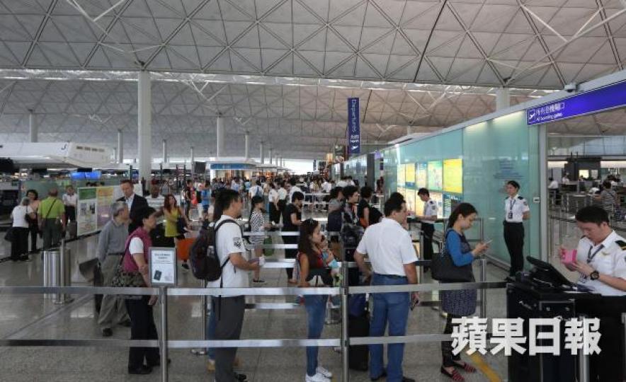 ■旅遊保險選擇眾多,消委會呼籲市民投保前多加留意細節。資料圖片 ■旅遊保險選擇眾多,消委會呼籲市民投保前多加留意細節。資料圖片