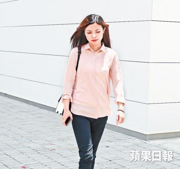 ■甘雪玲指交請願信過程中沒有與警員推撞,亦未對交通造成混亂。蘇嘉豪■前年5月蘇嘉豪及甘雪玲遊行到澳門特首官邸交請願信。 ■甘雪玲指交請願信過程中沒有與警員推撞,亦未對交通造成混亂。蘇嘉豪■前年5月蘇嘉豪及甘雪玲遊行到澳門特首官邸交請願信。