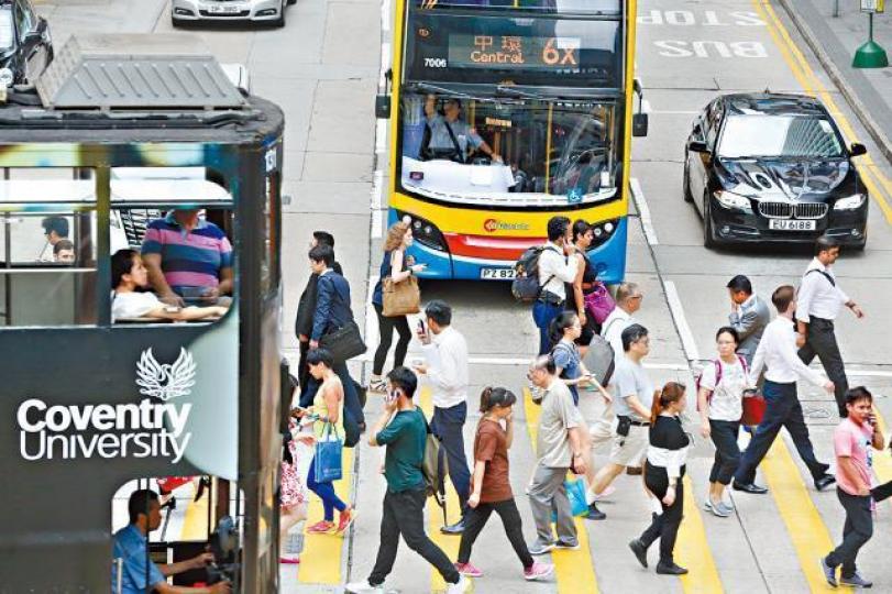 ■打工仔若不作投資選擇,MPF就會自動跌入懶人基金。資料圖片 ■打工仔若不作投資選擇,MPF就會自動跌入懶人基金。資料圖片