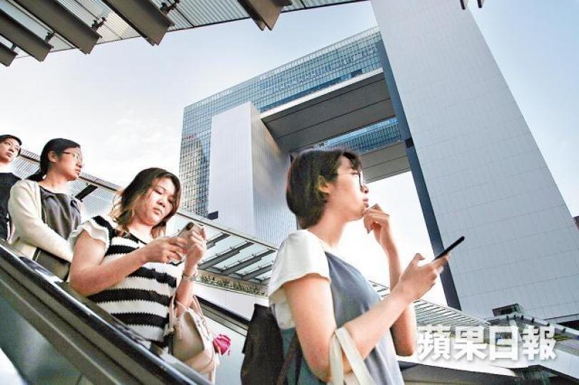 ■薪酬趨勢調查報告昨出爐,公務員料最少可加薪4.06%。 ■薪酬趨勢調查報告昨出爐,公務員料最少可加薪4.06%。