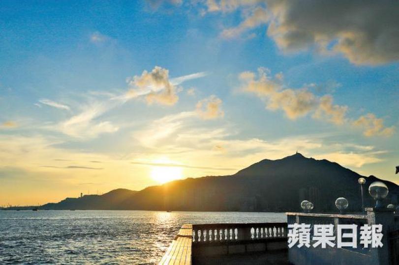 ■全屋享180度大嶼山無敵海景是龍珠島最煞食之處。譚德潤攝【龍珠島別墅】■單位實用面積286方呎,現連樓上一個約200方呎天台出售。 ■全屋享180度大嶼山無敵海景是龍珠島最煞食之處。譚德潤攝【龍珠島別墅】■單位實用面積286方呎,現連樓上一個約200方呎天台出售。