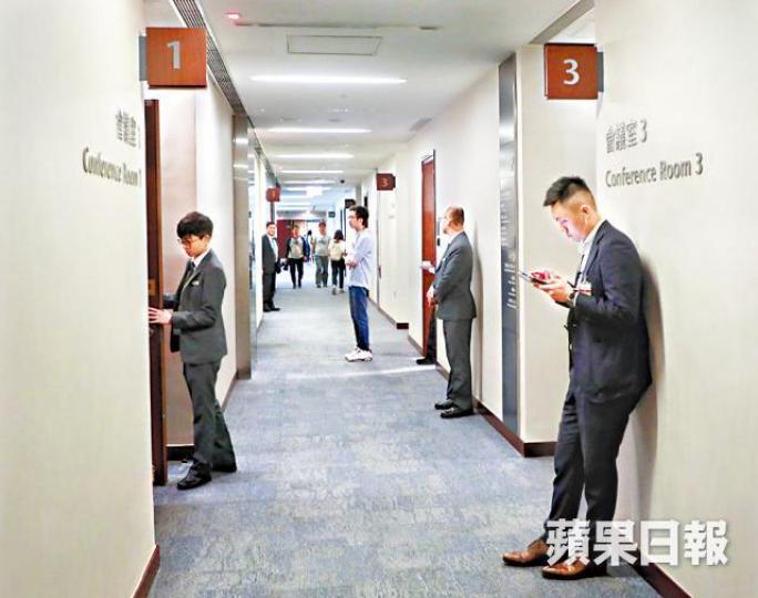 ■內務委員會就立法會「狗仔隊」開會討論有關問題。資料圖片 ■內務委員會就立法會「狗仔隊」開會討論有關問題。資料圖片