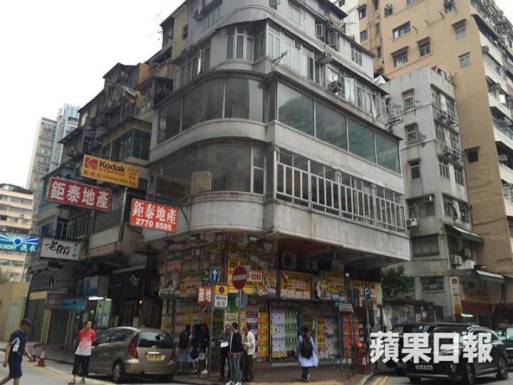 ■舖王鄧成波持有的旺角豉油街61至67號物業於昨日進行強拍,成功以底價逾3.86億元統一業權。 ■舖王鄧成波持有的旺角豉油街61至67號物業於昨日進行強拍,成功以底價逾3.86億元統一業權。