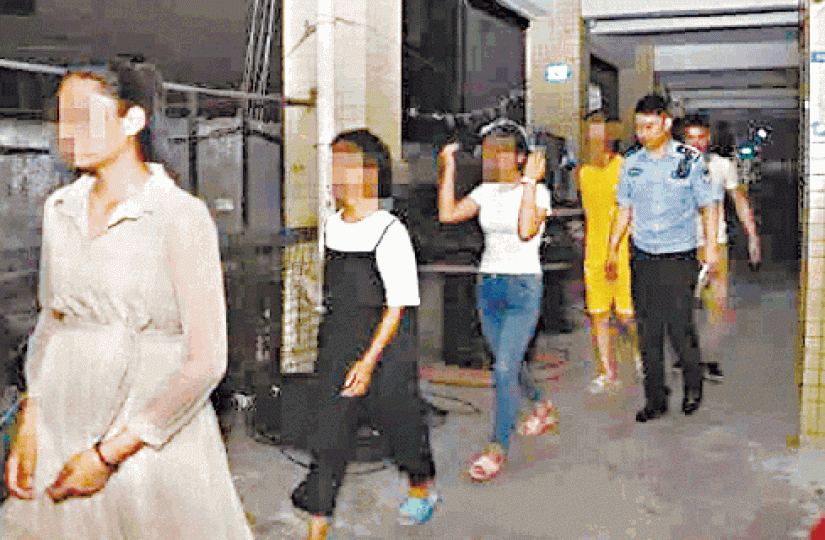 ■深圳和東莞警方日前搗破網絡交友詐騙集團。 ■深圳和東莞警方日前搗破網絡交友詐騙集團。