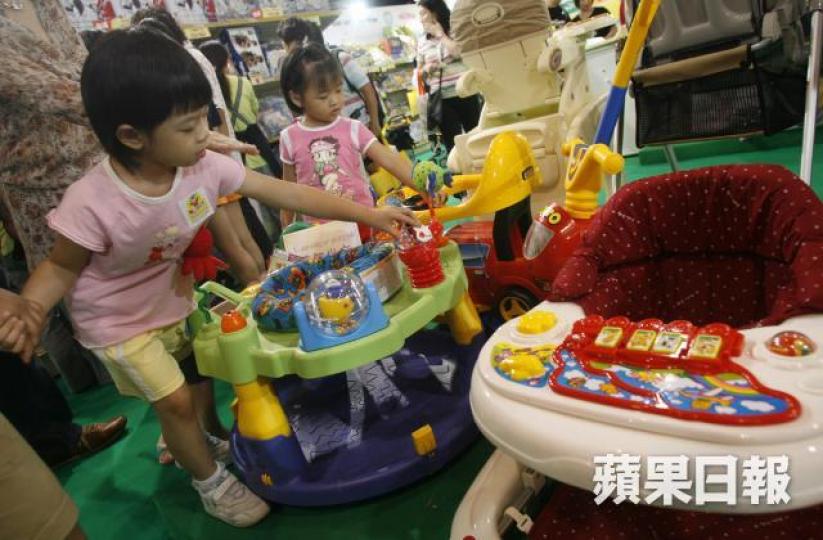 ■兒童好奇心強,家長帶小孩外出時不能掉以輕心。資料圖片 ■兒童好奇心強,家長帶小孩外出時不能掉以輕心。資料圖片