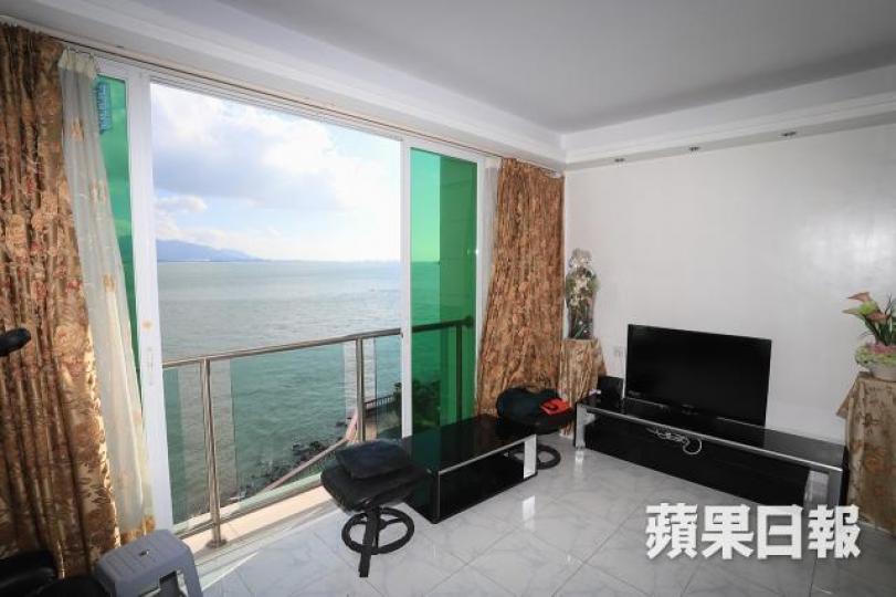 ■剛以342萬元成交的龍珠島別墅可享全海景。譚德潤攝 ■剛以342萬元成交的龍珠島別墅可享全海景。譚德潤攝
