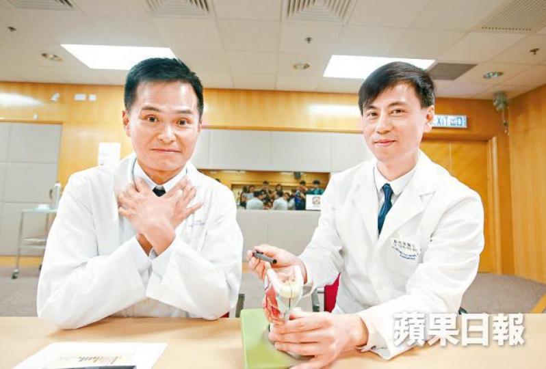 ■梁遠雄醫生(左)建議家長學急救以備不時之需。 ■梁遠雄醫生(左)建議家長學急救以備不時之需。