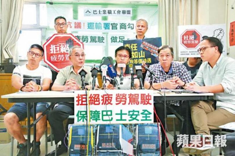 ■巴士業職工會聯盟昨稱,倘署方不回應訴求或考慮罷駛。何建忠攝 ■巴士業職工會聯盟昨稱,倘署方不回應訴求或考慮罷駛。何建忠攝