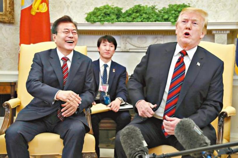 ■除了北韓核問題,美韓貿易亦是文在寅和特朗普的討論焦點。路透社■美朝峯會會否如期下月12日在新加坡舉行,仍存變數。 ■除了北韓核問題,美韓貿易亦是文在寅和特朗普的討論焦點。路透社■美朝峯會會否如期下月12日在新加坡舉行,仍存變數。