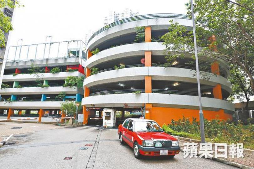 ■兆麟苑停車場2期地下雙號車位剛以高達110萬元易手。 ■兆麟苑停車場2期地下雙號車位剛以高達110萬元易手。
