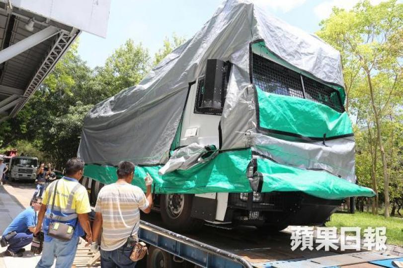 ■警隊以1,659萬元,購入了3架由德國平治生產的水炮車。 資料圖片 ■警隊以1,659萬元,購入了3架由德國平治生產的水炮車。 資料圖片