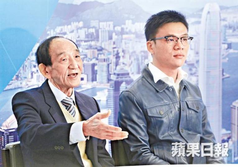 ■資深投資者鄧成波(左)及其子鄧耀昇(右)。資料圖片 ■資深投資者鄧成波(左)及其子鄧耀昇(右)。資料圖片