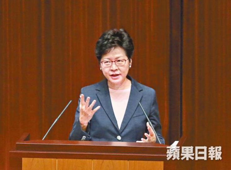 ■林鄭昨稱已聯絡港澳辦跟進,研究如何防止事件再發生。■now駐北京記者早前在內地採訪遭公安強行按地及鎖上手銬。 ■林鄭昨稱已聯絡港澳辦跟進,研究如何防止事件再發生。■now駐北京記者早前在內地採訪遭公安強行按地及鎖上手銬。
