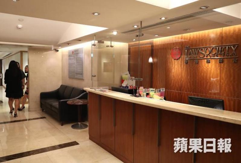 ■律師會計劃改為推出非強制的執業試,主要供不獲本地大學相關課程取錄的人報讀。資料圖片 ■律師會計劃改為推出非強制的執業試,主要供不獲本地大學相關課程取錄的人報讀。資料圖片