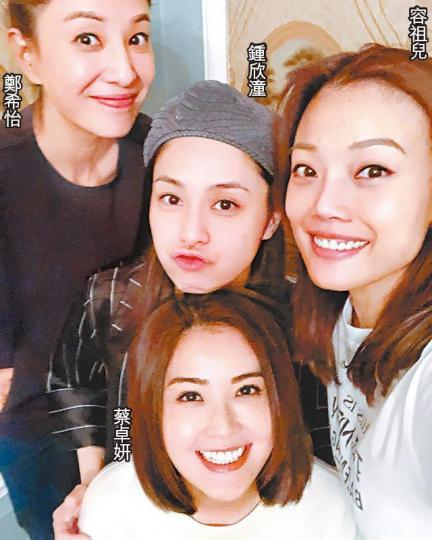 ■祖兒排除萬難取得簽證,昨日抵埗,並會合準新娘阿嬌及好姊妹阿Sa和Yumiko。互聯網圖片■超蓮昨飛抵LA,今日會出席阿嬌婚禮。北美《蘋果日報》■阿Sa昨日貼出花女Yumiko囡囡梁浸浸在美國的照片,看來玩得好開心。互聯網圖片■阿嬌今日在紫色花陣下,嫁給未婚夫賴弘國。資料圖片 ■祖兒排除萬難取得簽證,昨日抵埗,並會合準新娘阿嬌及好姊妹阿Sa和Yumiko。互聯網圖片■超蓮昨飛抵LA,今日會出席阿嬌婚禮。北美《蘋果日報》■阿Sa昨日貼出花女Yumiko囡囡梁浸浸在美國的照片,看來玩得好開心。互聯網圖片■阿嬌今日在紫色花陣下,嫁給未婚夫賴弘國。資料圖片