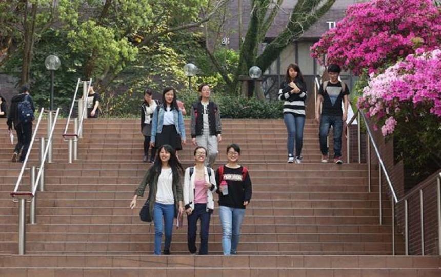 ■美國聖路易斯聯儲銀行最近發表研究報告,發現八、九十後面臨成為「迷失世代」高危。 資料圖片 ■美國聖路易斯聯儲銀行最近發表研究報告,發現八、九十後面臨成為「迷失世代」高危。 資料圖片
