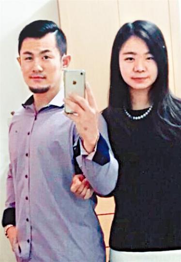 ■疑兇(左)與女友家人聚餐後再將女友(右)殺死;圖為二人昔日合照。■女死者被碎屍,分裝在7個垃圾袋。台灣《蘋果日報》■警方再次搜索花槽,仍未尋獲女死者左大腿。■閉路電視拍下疑兇棄屍過程。台灣《蘋果日報》 ■疑兇(左)與女友家人聚餐後再將女友(右)殺死;圖為二人昔日合照。■女死者被碎屍,分裝在7個垃圾袋。台灣《蘋果日報》■警方再次搜索花槽,仍未尋獲女死者左大腿。■閉路電視拍下疑兇棄屍過程。台灣《蘋果日報》
