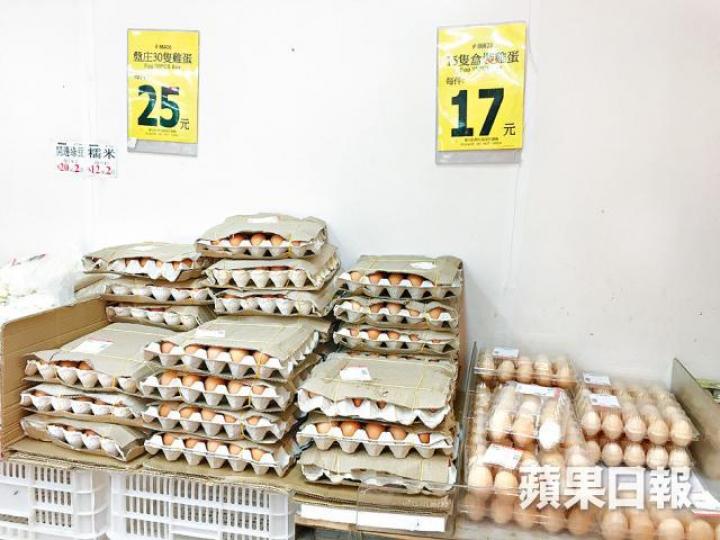 ■慈雲山匯豪山佳寶分店的雞蛋仍放置在室溫之下。何頴賢攝 ■慈雲山匯豪山佳寶分店的雞蛋仍放置在室溫之下。何頴賢攝