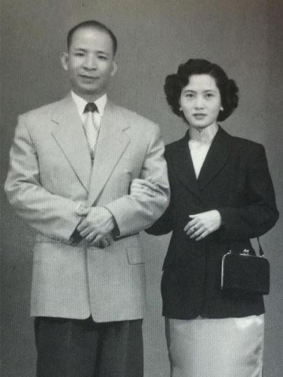 ■羅鷹石與羅杜莉君 ■羅鷹石與羅杜莉君