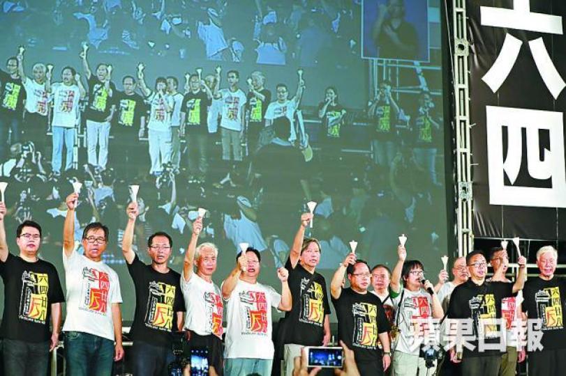 ■支聯會每年都會舉辦燭光集會悼念六四；圖為去年支聯會上台發言。
